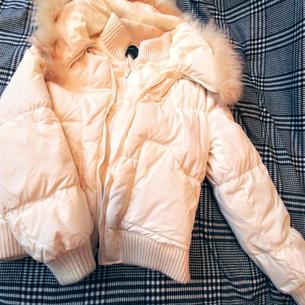 Bcbgmaxazria white puffer coat